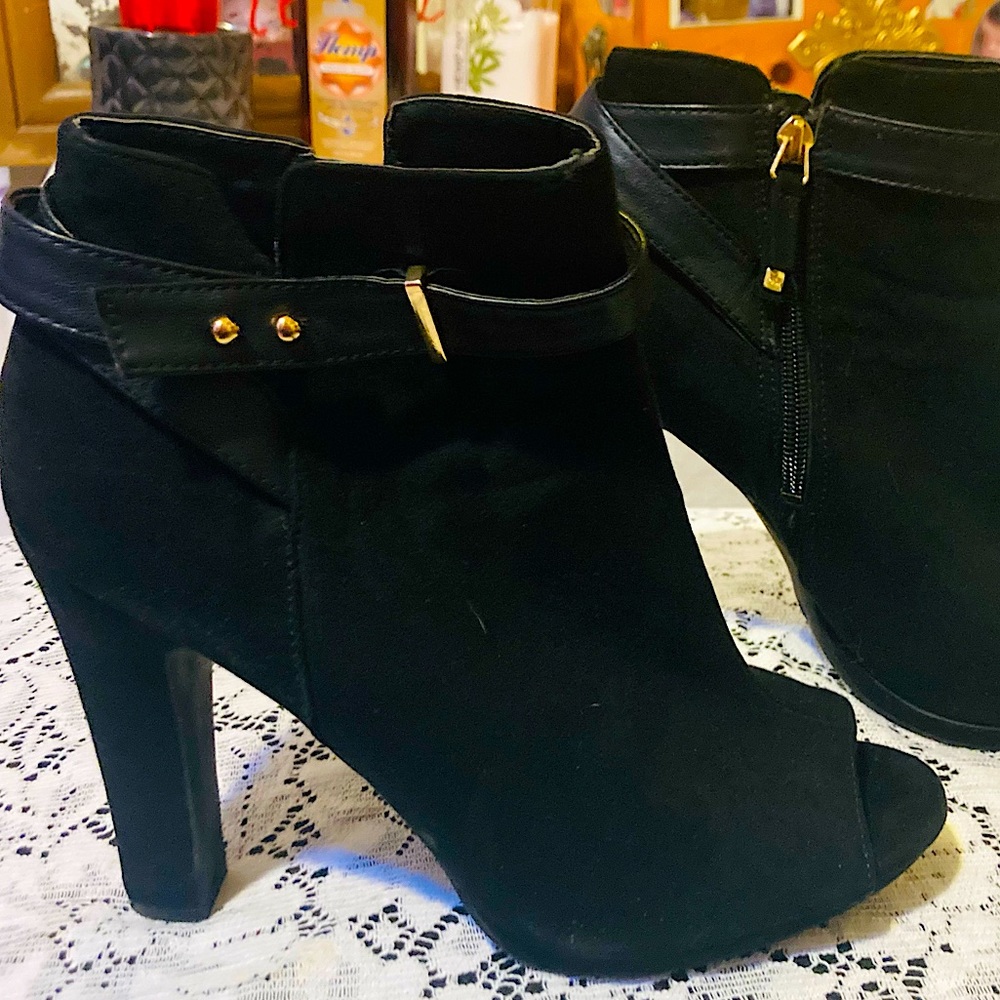 Sam & Libby size 10 black open toed high heel booties